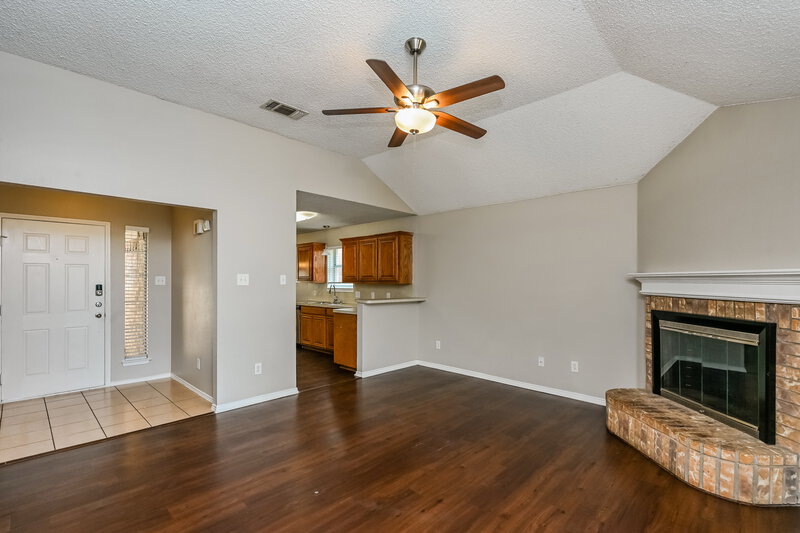 1,870/Mo, 4553 Wheatland Dr Fort Worth, TX 76179 Living Room View