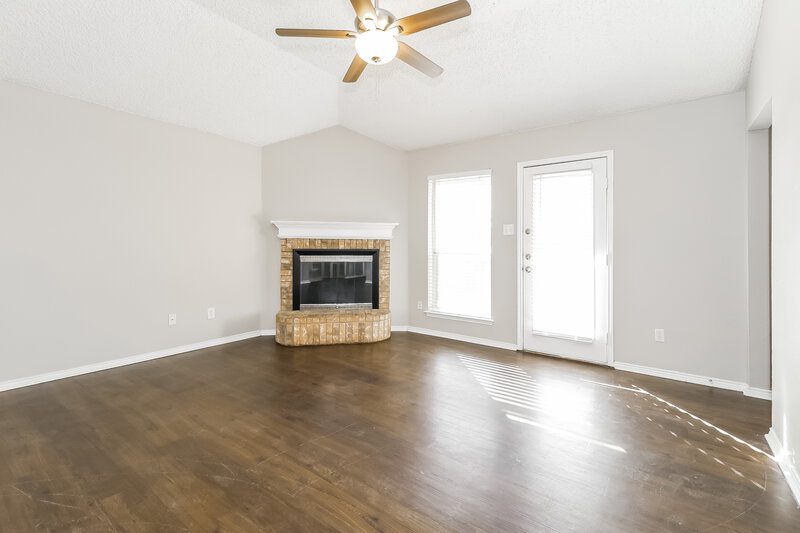 1,820/Mo, 4553 Wheatland Dr Fort Worth, TX 76179 Living Room View 2