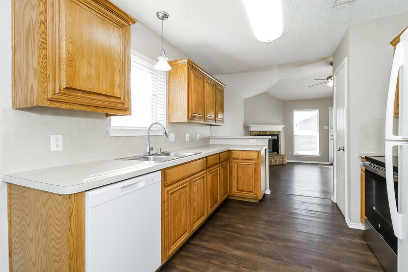 1,820/Mo, 4553 Wheatland Dr Fort Worth, TX 76179 Kitchen View