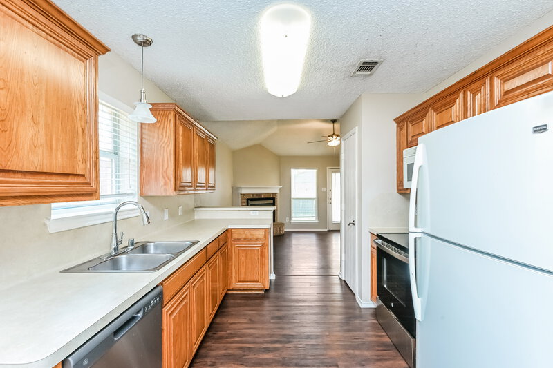 1,870/Mo, 4553 Wheatland Dr Fort Worth, TX 76179 Kitchen View 2