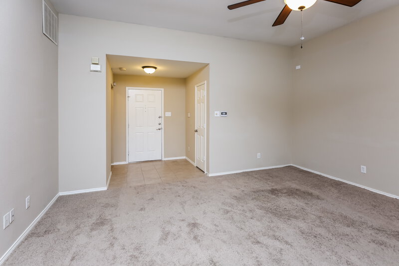 2,120/Mo, 1037 Harriman Dr Saginaw, TX 76131 Foyer View