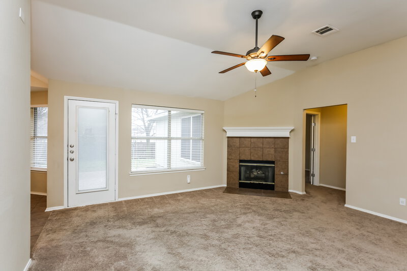 2,120/Mo, 1037 Harriman Dr Saginaw, TX 76131 Living Room View 3