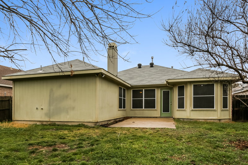 2,120/Mo, 1037 Harriman Dr Saginaw, TX 76131 Rear View