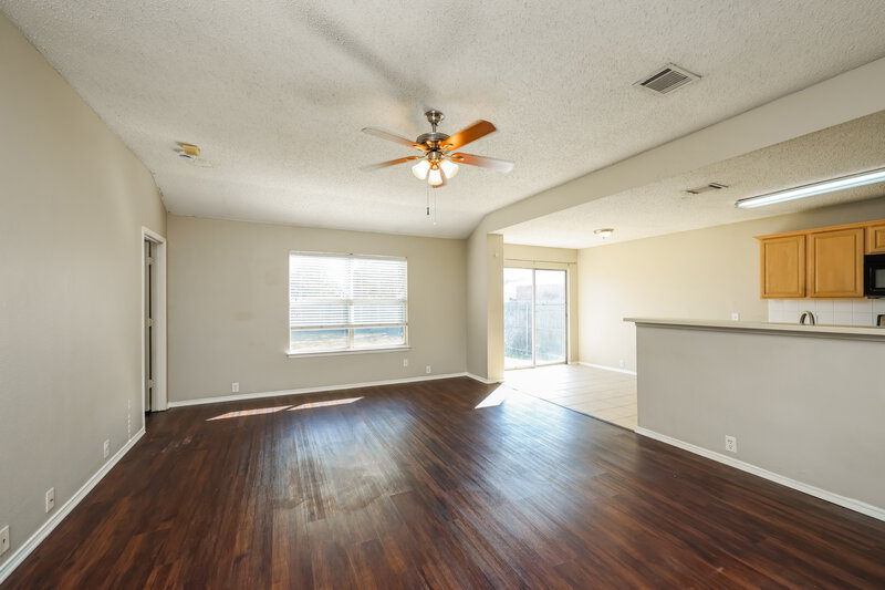 1,700/Mo, 3309 Teasbend Ct Denton, TX 76210 Living Room View 2