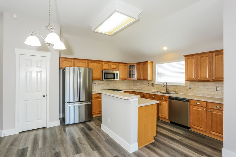 2,880/Mo, 613 Azalea Dr Glenn Heights, TX 75154 Kitchen View