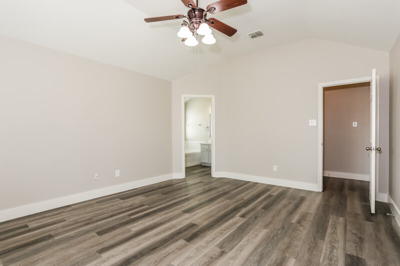 2,880/Mo, 613 Azalea Dr Glenn Heights, TX 75154 Main Bedroom View 2