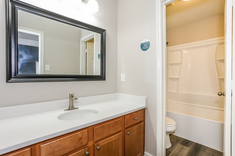 2,880/Mo, 613 Azalea Dr Glenn Heights, TX 75154 Bathroom View