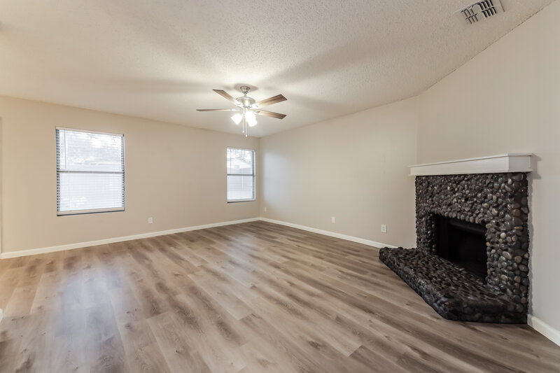 2,775/Mo, 625 Lowe Dr Cedar Hill, TX 75104 Living Room View