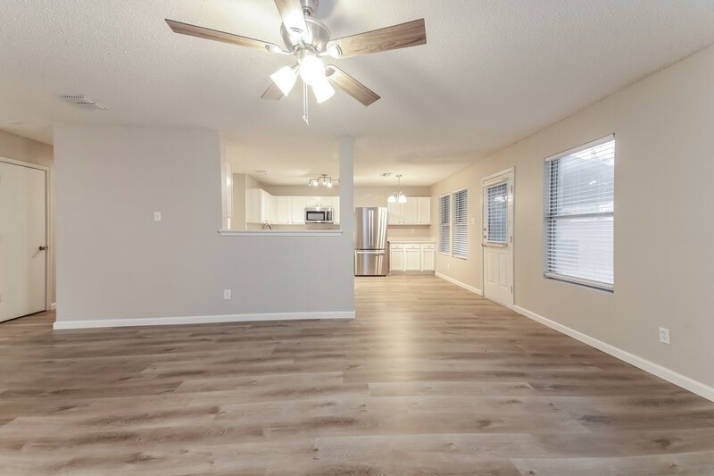 2,775/Mo, 625 Lowe Dr Cedar Hill, TX 75104 Living Room View 2