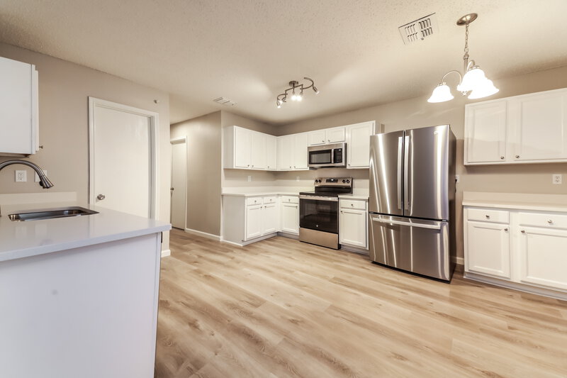 2,775/Mo, 625 Lowe Dr Cedar Hill, TX 75104 Kitchen View 2