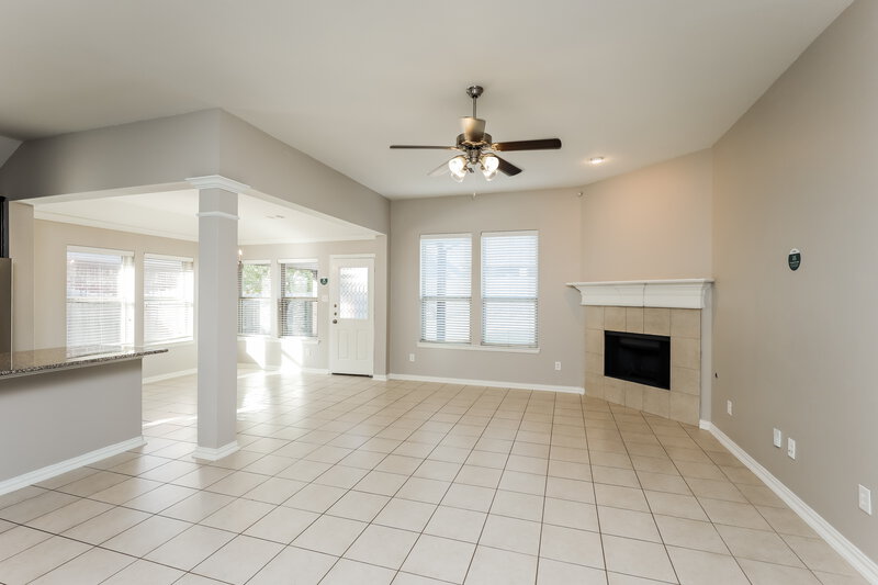2,015/Mo, 1425 Cockatiel Dr Little Elm, TX 75068 Living Room View