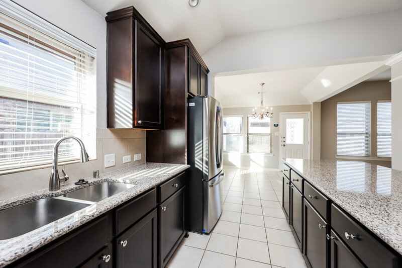 2,015/Mo, 1425 Cockatiel Dr Little Elm, TX 75068 Kitchen View 3