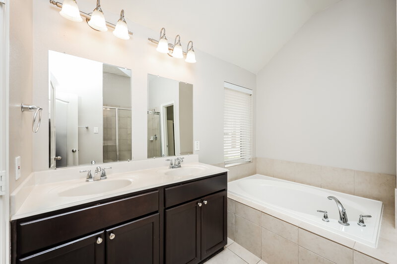 2,015/Mo, 1425 Cockatiel Dr Little Elm, TX 75068 Main Bathroom View 2