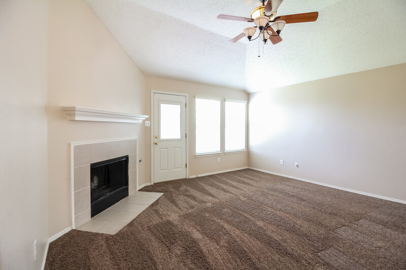 2,265/Mo, 2009 Natchez Dr Forney, TX 75126 Living Room View 2