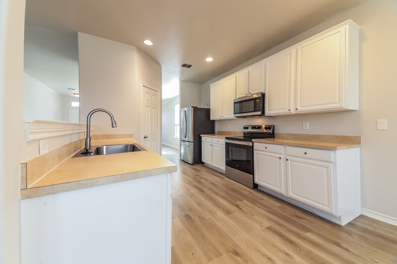 2,305/Mo, 543 Laurel Ln Fate, TX 75087 Kitchen View 2