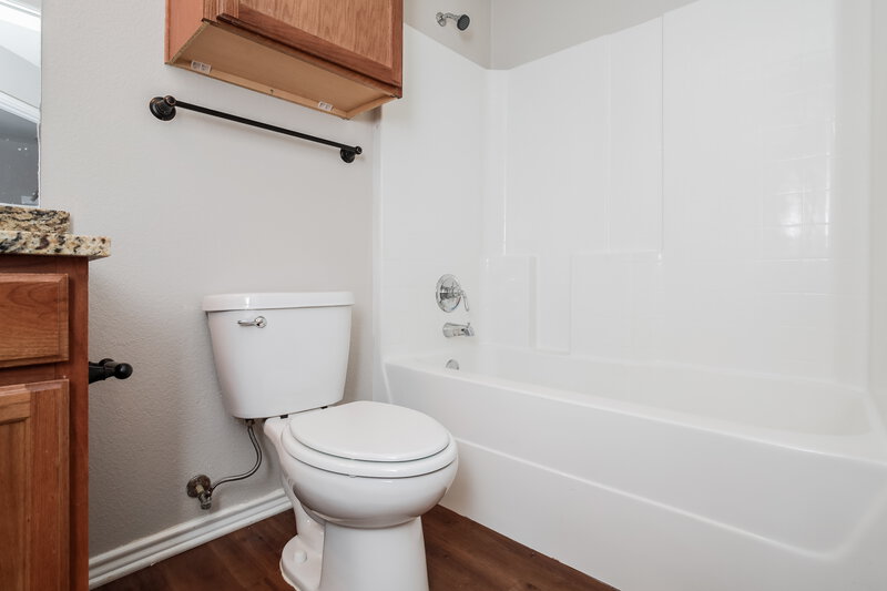 1,975/Mo, 4020 Tarpon Springs Dr Fort Worth, TX 76123 Bathroom View
