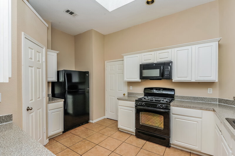 2,375/Mo, 10004 Chadbourne Rd Fort Worth, TX 76244 Kitchen View