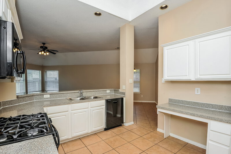 2,375/Mo, 10004 Chadbourne Rd Fort Worth, TX 76244 Kitchen View 2