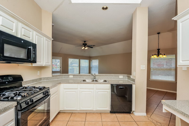 2,375/Mo, 10004 Chadbourne Rd Fort Worth, TX 76244 Kitchen View 3