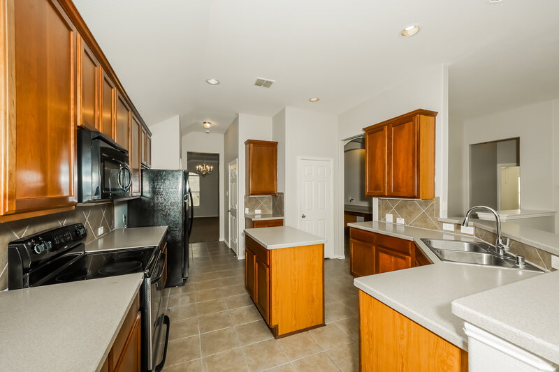 2,575/Mo, 1141 Lakeside Dr Desoto, TX 75115 Kitchen View