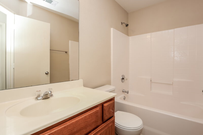 2,730/Mo, 612 Bretts Way Burleson, TX 76028 Bathroom View
