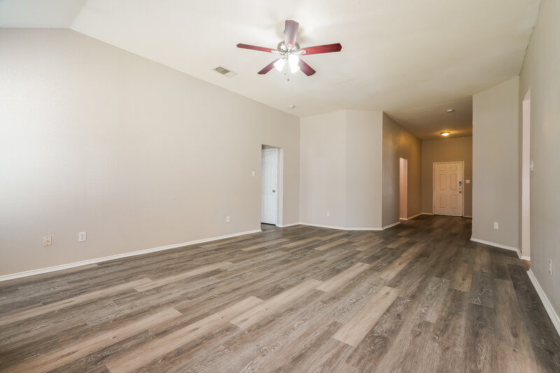 2,220/Mo, 5924 Firethorn Dr Dallas, TX 75249 Living Room View 2