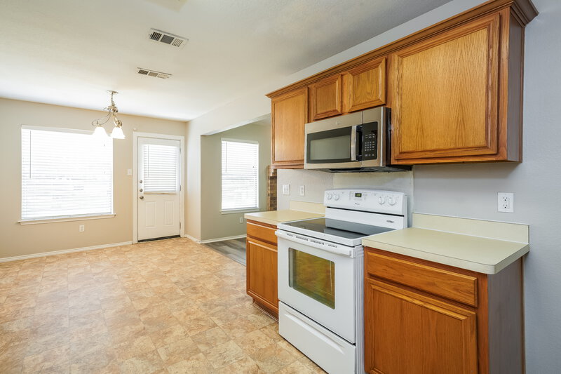 2,220/Mo, 5924 Firethorn Dr Dallas, TX 75249 Kitchen View