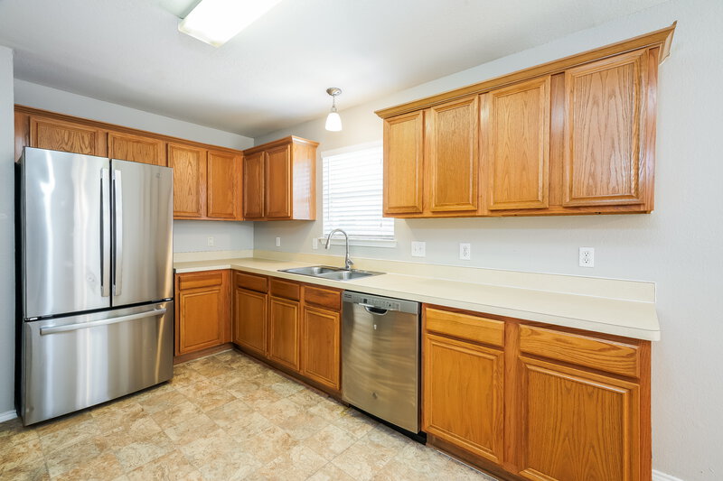 2,220/Mo, 5924 Firethorn Dr Dallas, TX 75249 Kitchen View 2