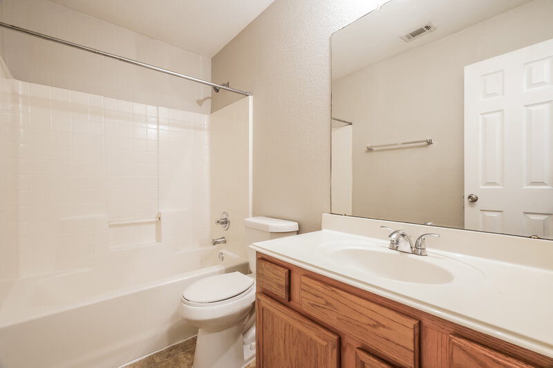 2,220/Mo, 5924 Firethorn Dr Dallas, TX 75249 Bathroom View