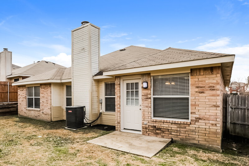 2,365/Mo, 5924 Firethorn Dr Dallas, TX 75249 Rear View