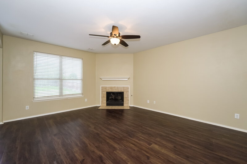 2,345/Mo, 2808 Lynx Ln Fort Worth, TX 76244 Living Room View 2