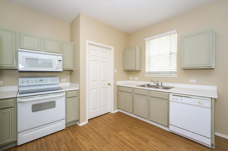 2,345/Mo, 2808 Lynx Ln Fort Worth, TX 76244 Kitchen View