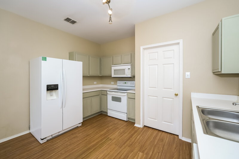 2,345/Mo, 2808 Lynx Ln Fort Worth, TX 76244 Kitchen View 2
