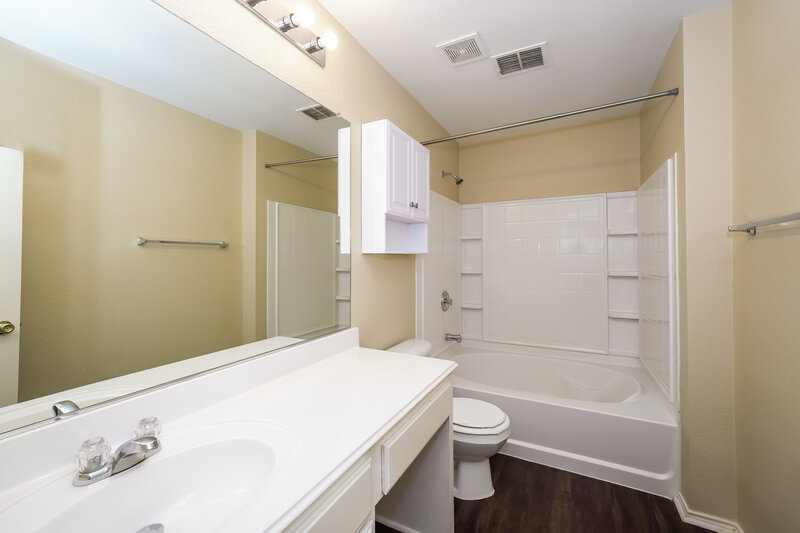 2,345/Mo, 2808 Lynx Ln Fort Worth, TX 76244 Main Bathroom View