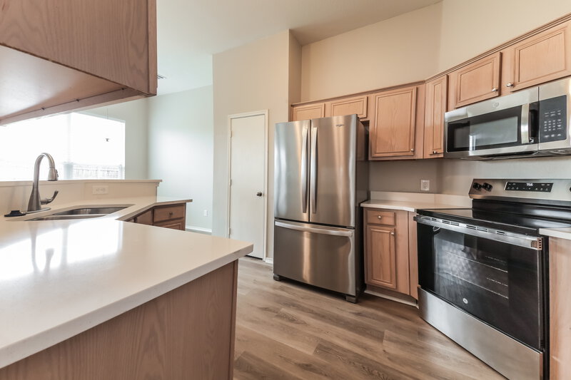 1,890/Mo, 506 Oxford Loop Princeton, TX 75407 Kitchen View 2