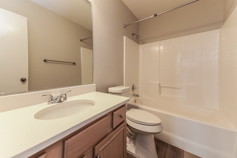 1,890/Mo, 506 Oxford Loop Princeton, TX 75407 Bathroom View