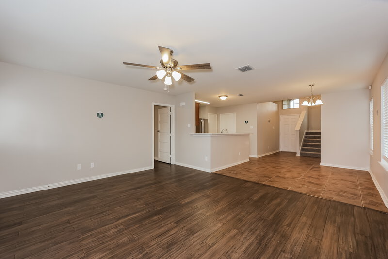 2,330/Mo, 1307 Luna Linda Dr Arlington, TX 76010 Living Room View 2