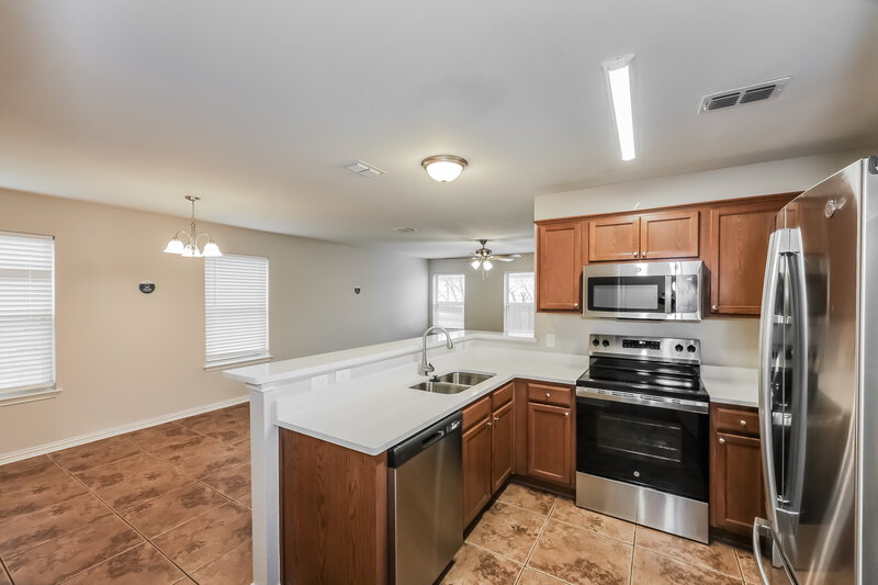 2,330/Mo, 1307 Luna Linda Dr Arlington, TX 76010 Kitchen View 2