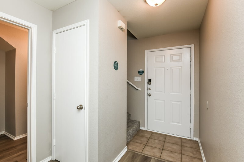 2,220/Mo, 6605 Meadow Way Ln Fort Worth, TX 76179 Foyer View