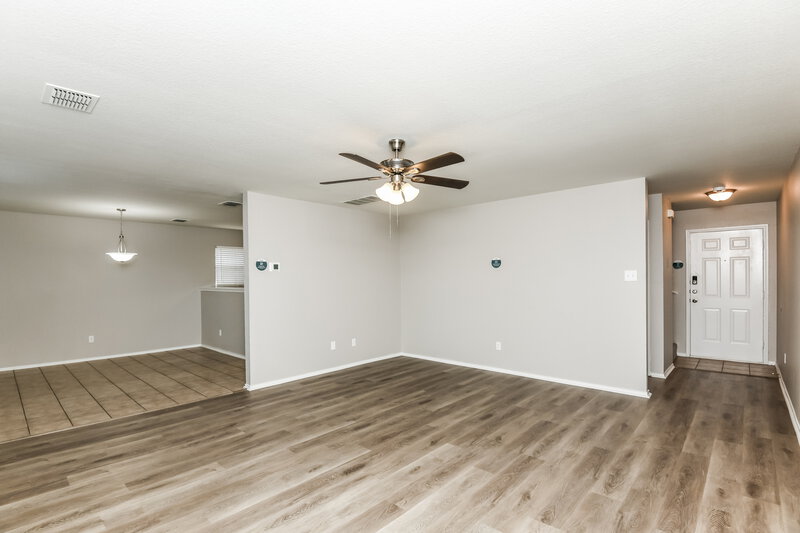 2,220/Mo, 6605 Meadow Way Ln Fort Worth, TX 76179 Living Room View 2