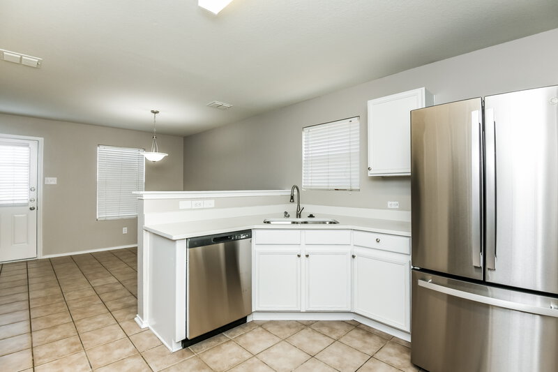 2,220/Mo, 6605 Meadow Way Ln Fort Worth, TX 76179 Kitchen View 2