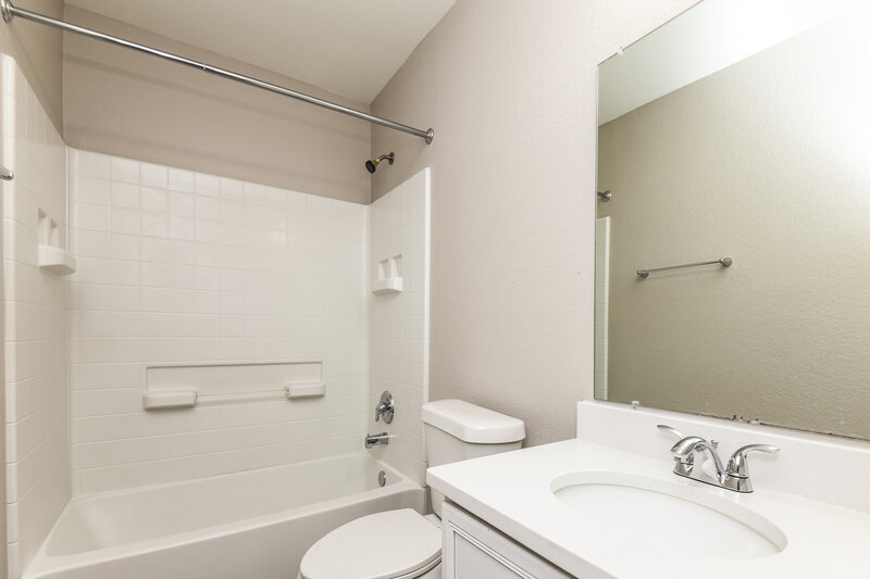 2,220/Mo, 6605 Meadow Way Ln Fort Worth, TX 76179 Bathroom View