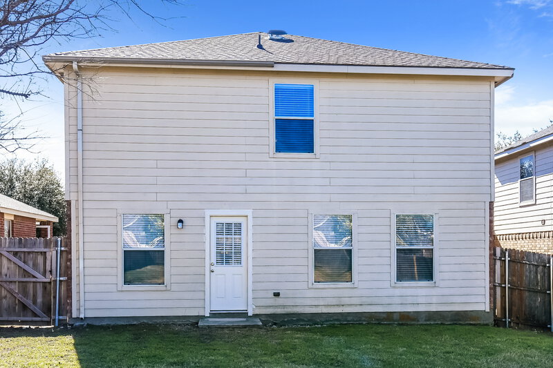 2,220/Mo, 6605 Meadow Way Ln Fort Worth, TX 76179 Rear View