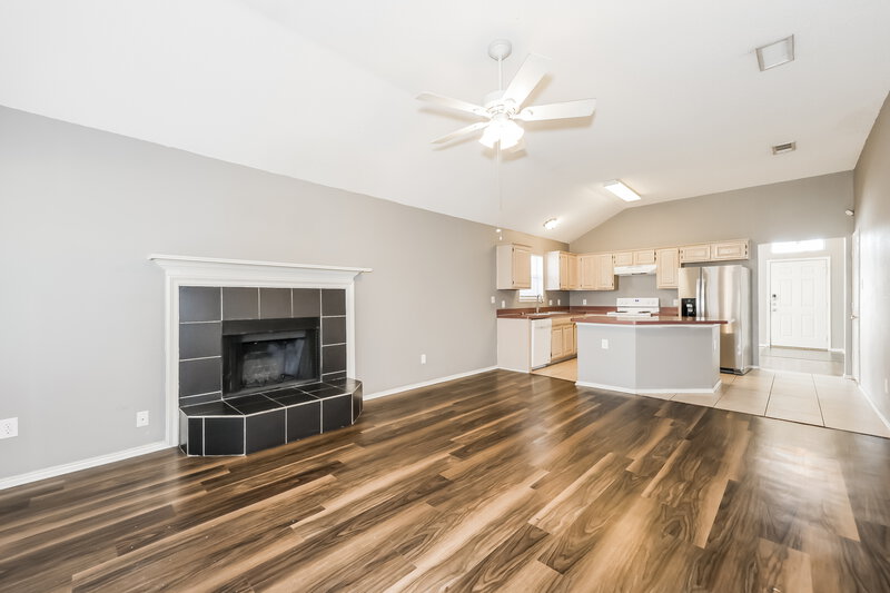 2,095/Mo, 870 Valleybrooke Dr Arlington, TX 76001 Living Room View 2