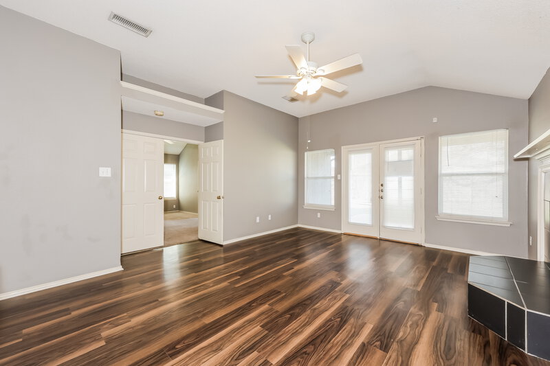 2,095/Mo, 870 Valleybrooke Dr Arlington, TX 76001 Living Room View 3