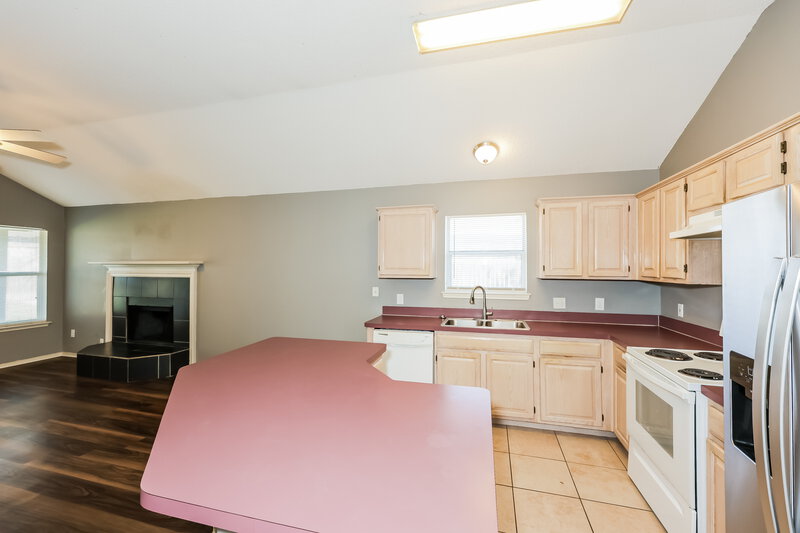 2,095/Mo, 870 Valleybrooke Dr Arlington, TX 76001 Kitchen View 3