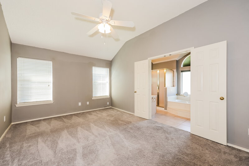 2,095/Mo, 870 Valleybrooke Dr Arlington, TX 76001 Main Bedroom View