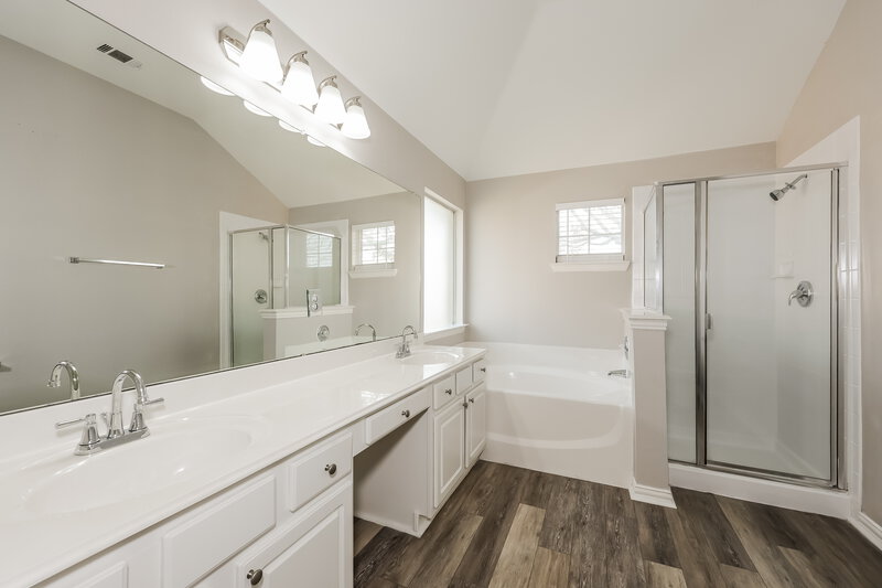 2,545/Mo, 203 Morningstar Ln Red Oak, TX 75154 Main Bathroom View