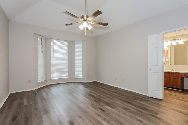 2,325/Mo, 712 Stain Glass Dr Desoto, TX 75115 Main Bedroom View