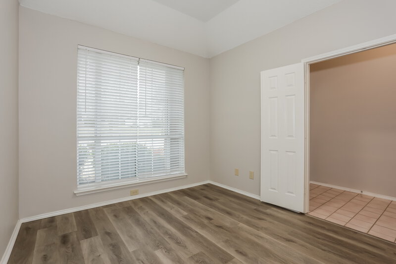 2,325/Mo, 712 Stain Glass Dr Desoto, TX 75115 Bedroom View 2
